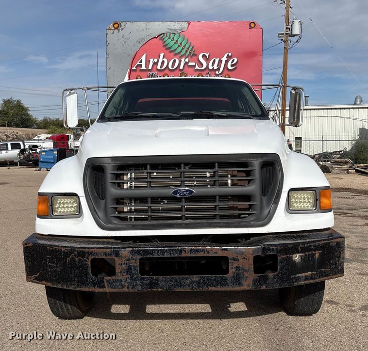 image for item EC8090 2001 Ford F650 Super Duty SuperCab chipper truck