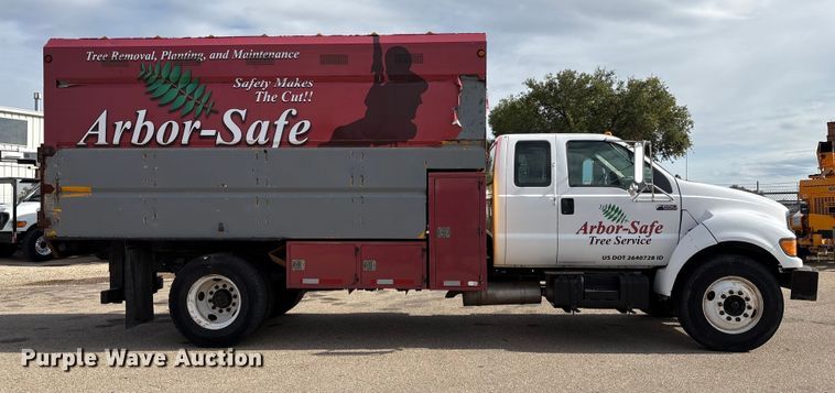 image for item EC8090 2001 Ford F650 Super Duty SuperCab chipper truck