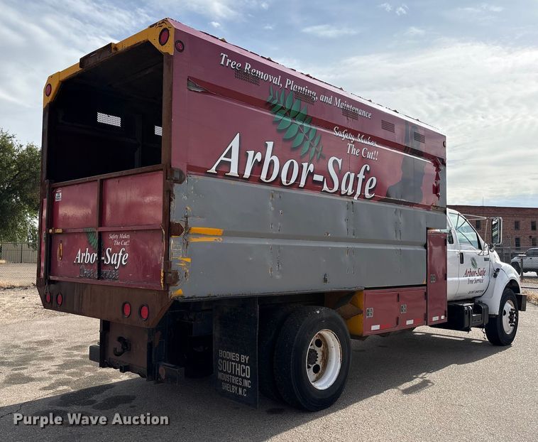 image for item EC8090 2001 Ford F650 Super Duty SuperCab chipper truck