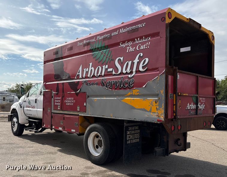 image for item EC8090 2001 Ford F650 Super Duty SuperCab chipper truck