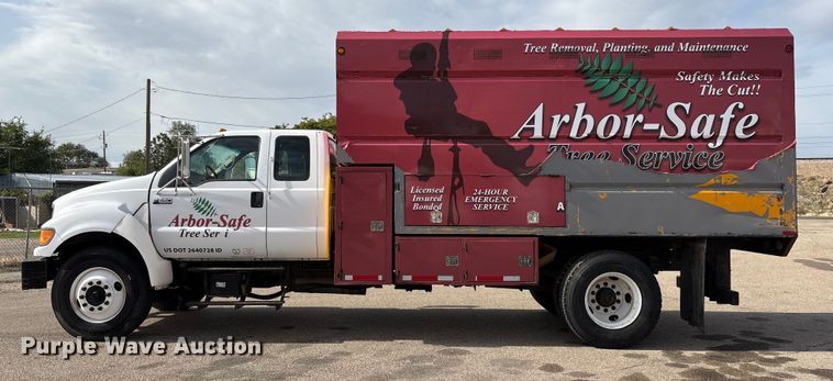 image for item EC8090 2001 Ford F650 Super Duty SuperCab chipper truck