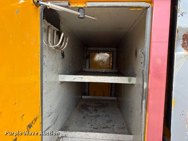 image for item EC8090 2001 Ford F650 Super Duty SuperCab chipper truck