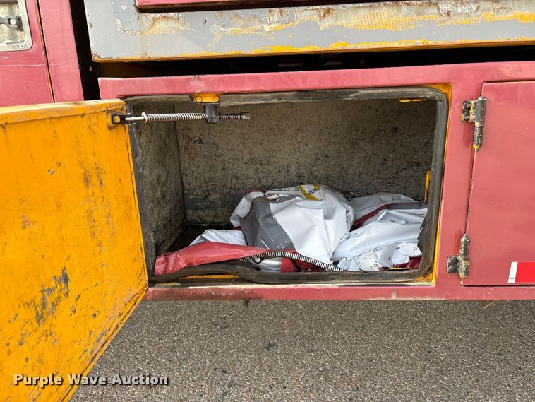 image for item EC8090 2001 Ford F650 Super Duty SuperCab chipper truck