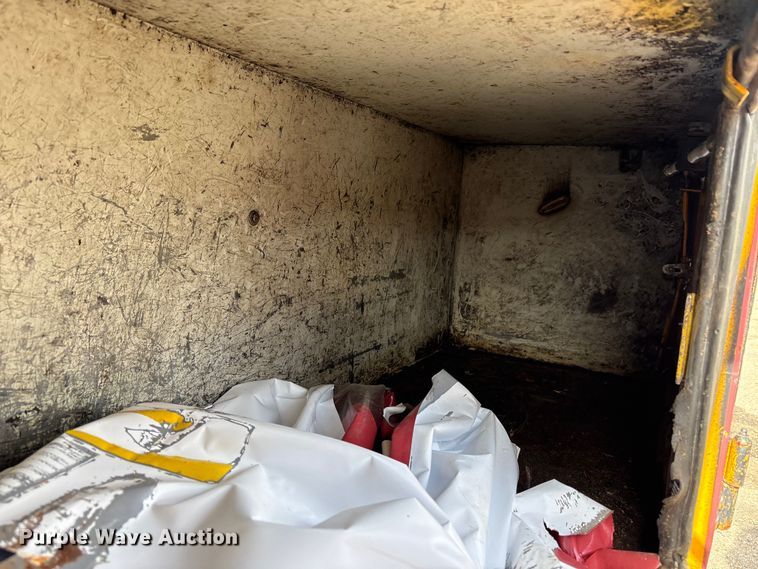 image for item EC8090 2001 Ford F650 Super Duty SuperCab chipper truck