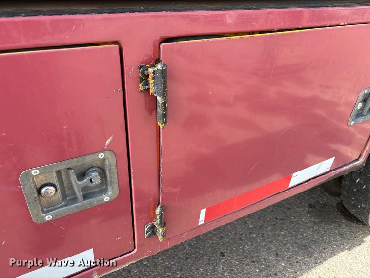 image for item EC8090 2001 Ford F650 Super Duty SuperCab chipper truck