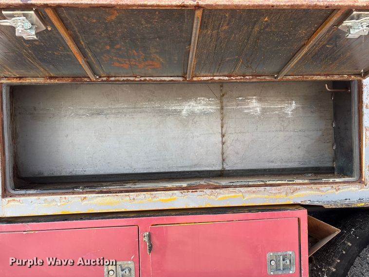 image for item EC8090 2001 Ford F650 Super Duty SuperCab chipper truck