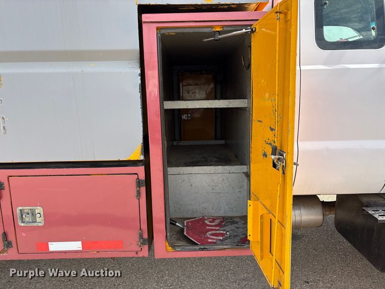 image for item EC8090 2001 Ford F650 Super Duty SuperCab chipper truck