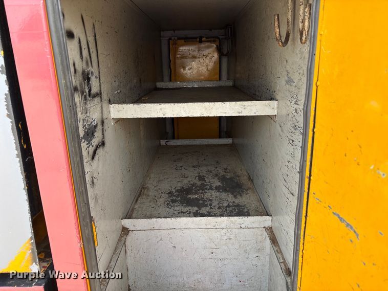 image for item EC8090 2001 Ford F650 Super Duty SuperCab chipper truck