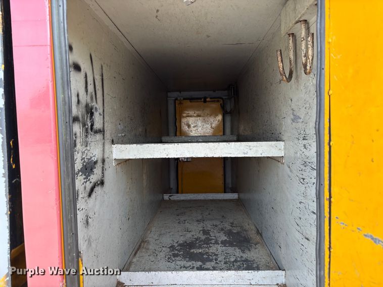 image for item EC8090 2001 Ford F650 Super Duty SuperCab chipper truck