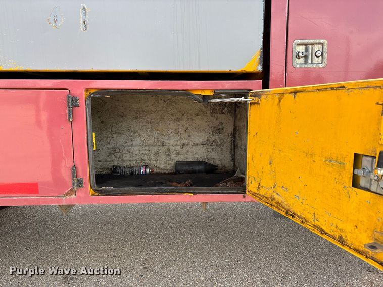 image for item EC8090 2001 Ford F650 Super Duty SuperCab chipper truck