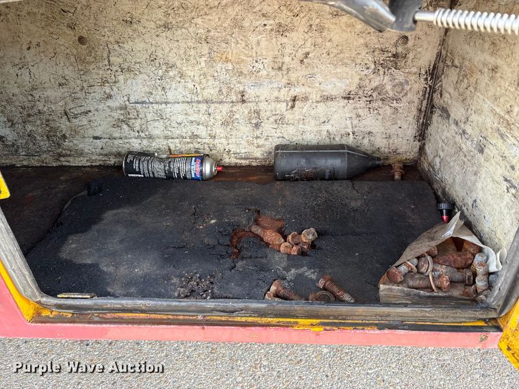 image for item EC8090 2001 Ford F650 Super Duty SuperCab chipper truck