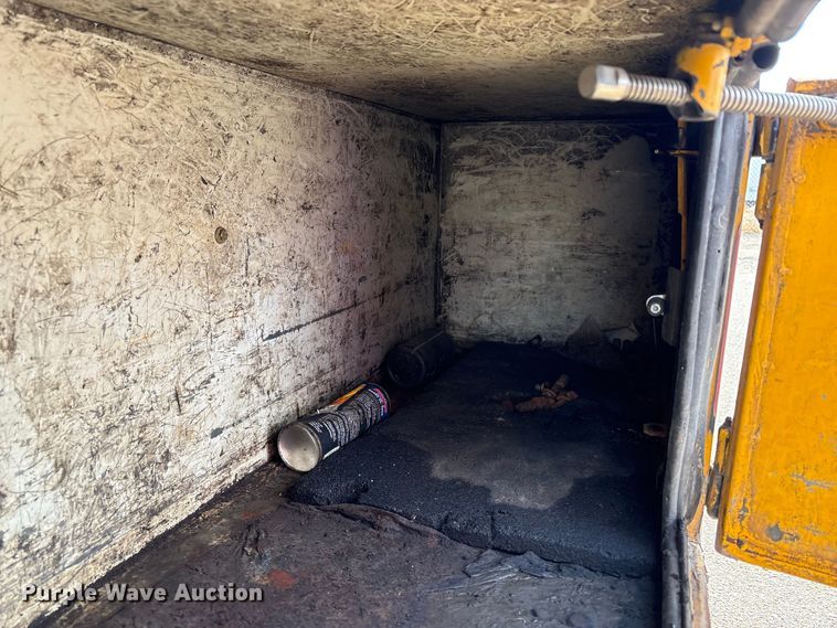 image for item EC8090 2001 Ford F650 Super Duty SuperCab chipper truck