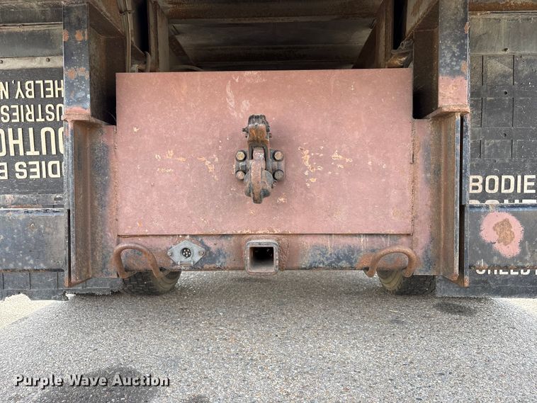 image for item EC8090 2001 Ford F650 Super Duty SuperCab chipper truck