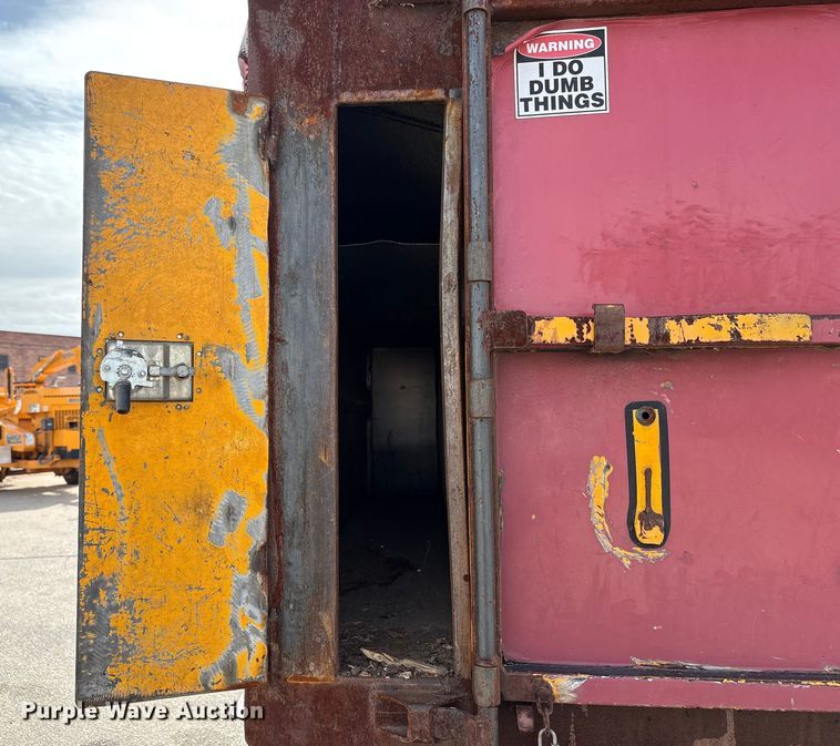 image for item EC8090 2001 Ford F650 Super Duty SuperCab chipper truck