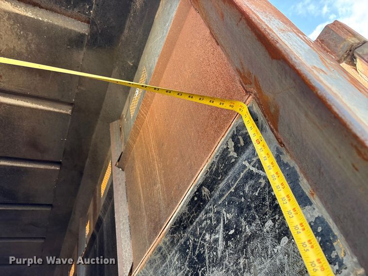 image for item EC8090 2001 Ford F650 Super Duty SuperCab chipper truck