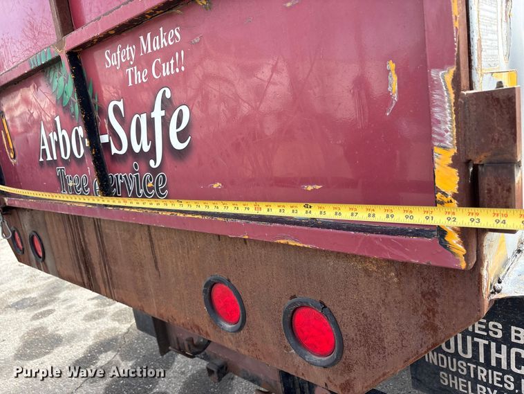 image for item EC8090 2001 Ford F650 Super Duty SuperCab chipper truck