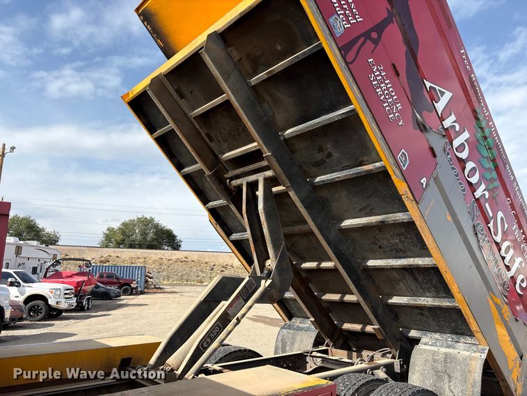 image for item EC8090 2001 Ford F650 Super Duty SuperCab chipper truck