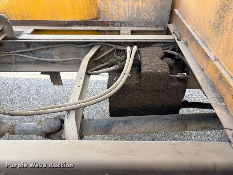 image for item EC8090 2001 Ford F650 Super Duty SuperCab chipper truck