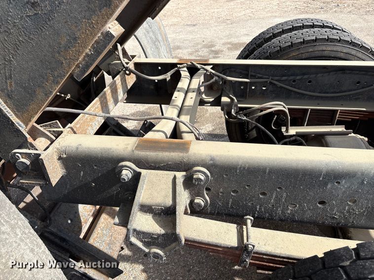 image for item EC8090 2001 Ford F650 Super Duty SuperCab chipper truck