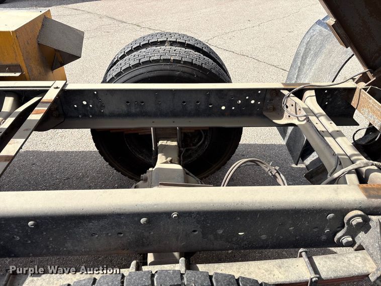 image for item EC8090 2001 Ford F650 Super Duty SuperCab chipper truck