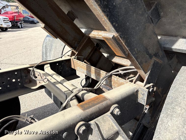 image for item EC8090 2001 Ford F650 Super Duty SuperCab chipper truck