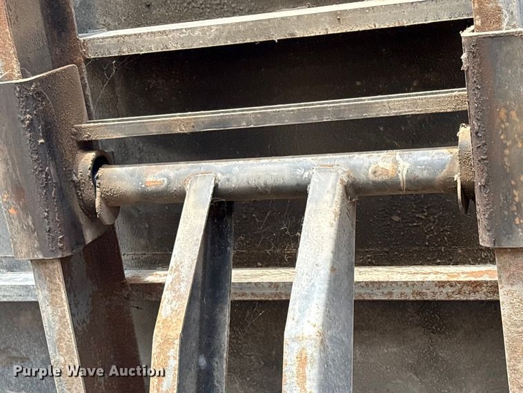 image for item EC8090 2001 Ford F650 Super Duty SuperCab chipper truck