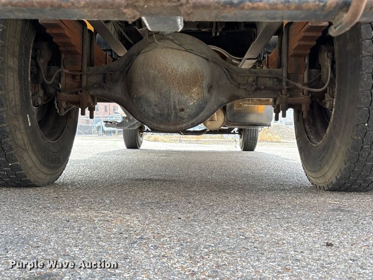 image for item EC8090 2001 Ford F650 Super Duty SuperCab chipper truck