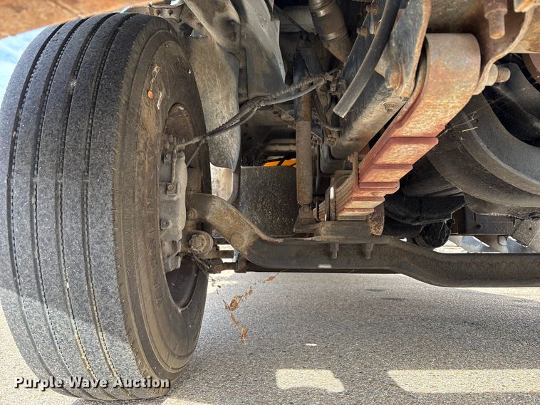 image for item EC8090 2001 Ford F650 Super Duty SuperCab chipper truck