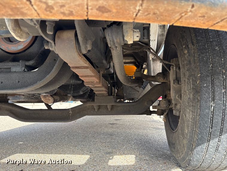 image for item EC8090 2001 Ford F650 Super Duty SuperCab chipper truck