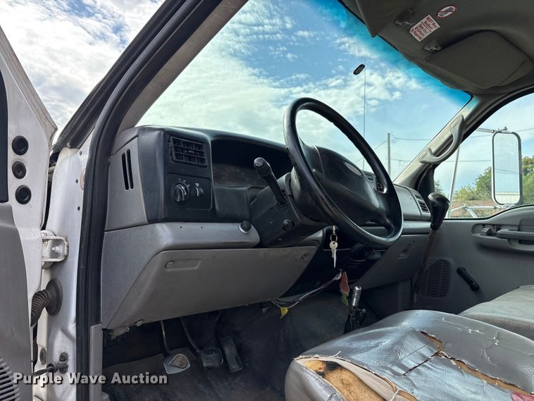 image for item EC8090 2001 Ford F650 Super Duty SuperCab chipper truck