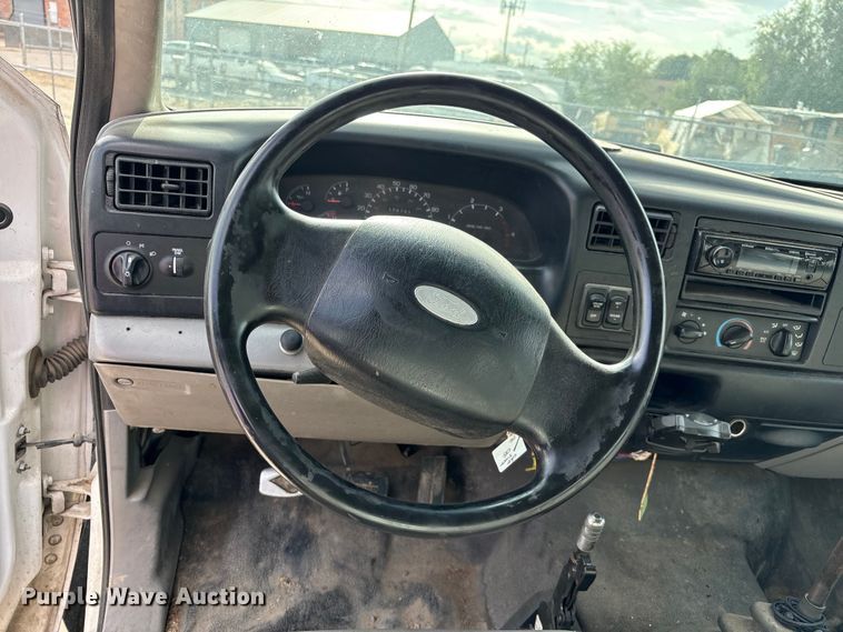 image for item EC8090 2001 Ford F650 Super Duty SuperCab chipper truck