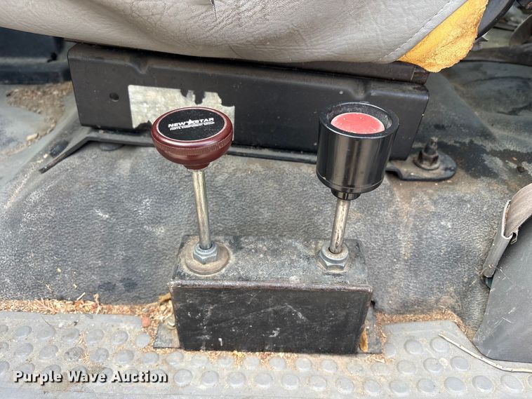 image for item EC8090 2001 Ford F650 Super Duty SuperCab chipper truck