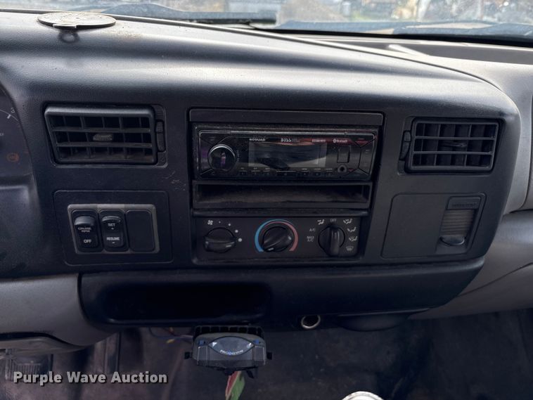 image for item EC8090 2001 Ford F650 Super Duty SuperCab chipper truck