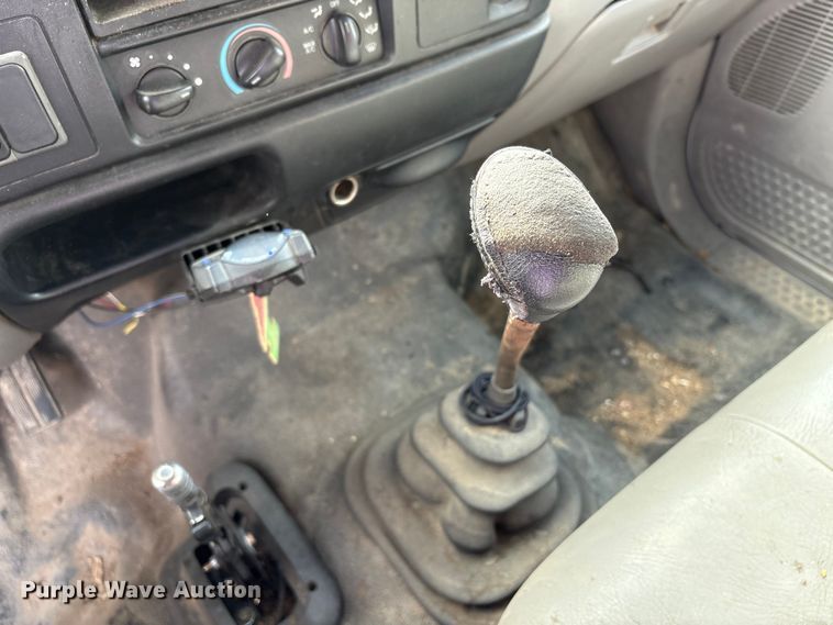 image for item EC8090 2001 Ford F650 Super Duty SuperCab chipper truck