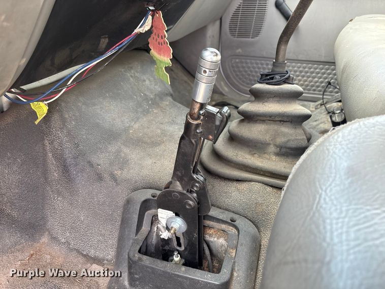 image for item EC8090 2001 Ford F650 Super Duty SuperCab chipper truck