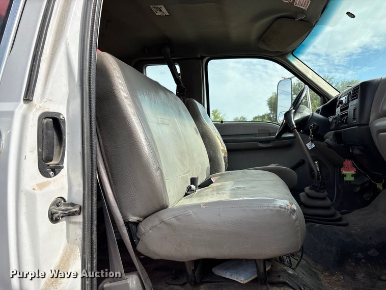 image for item EC8090 2001 Ford F650 Super Duty SuperCab chipper truck