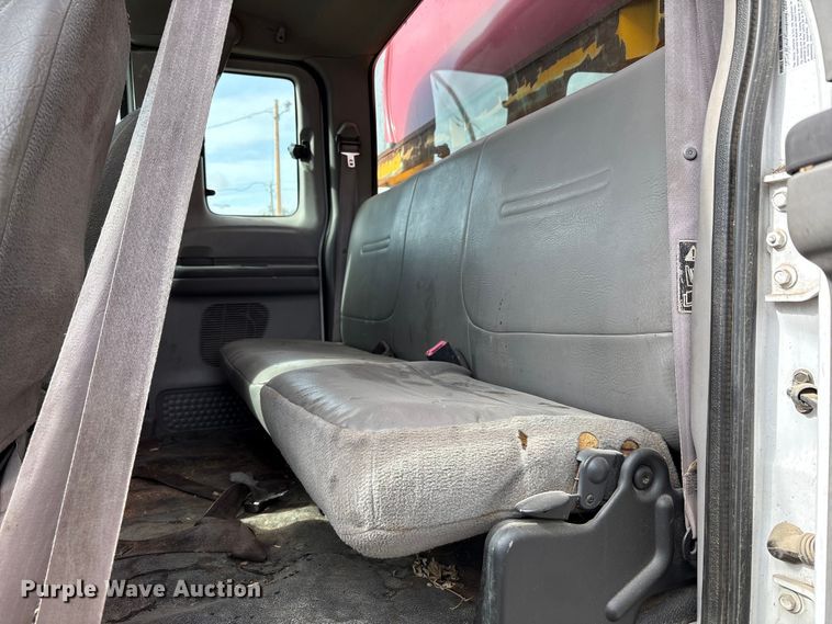 image for item EC8090 2001 Ford F650 Super Duty SuperCab chipper truck