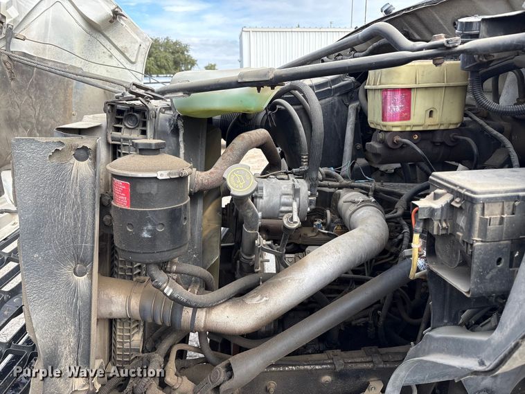 image for item EC8090 2001 Ford F650 Super Duty SuperCab chipper truck