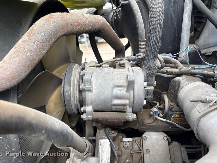 image for item EC8090 2001 Ford F650 Super Duty SuperCab chipper truck