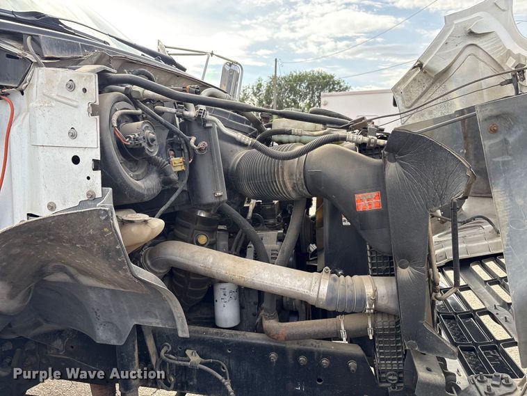 image for item EC8090 2001 Ford F650 Super Duty SuperCab chipper truck