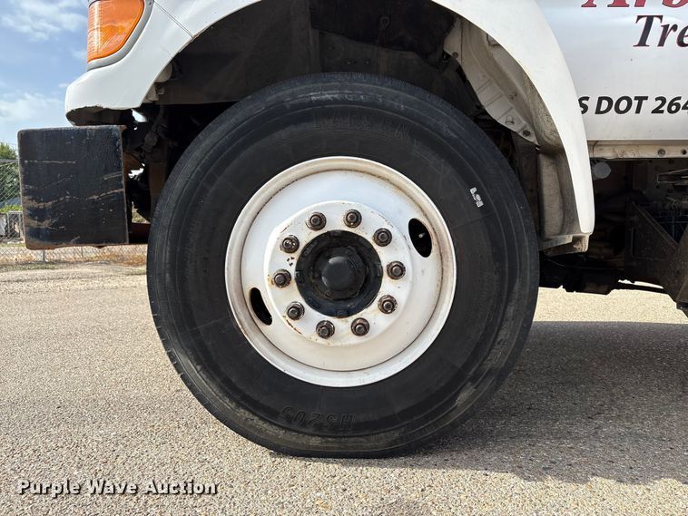 image for item EC8090 2001 Ford F650 Super Duty SuperCab chipper truck