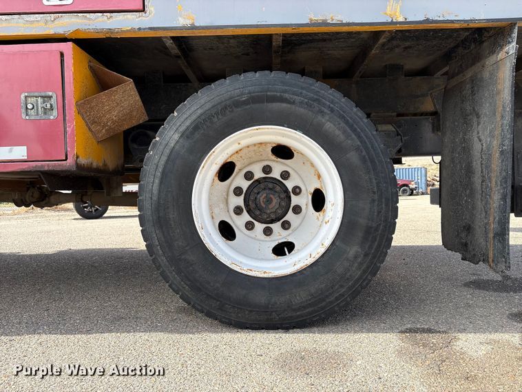 image for item EC8090 2001 Ford F650 Super Duty SuperCab chipper truck