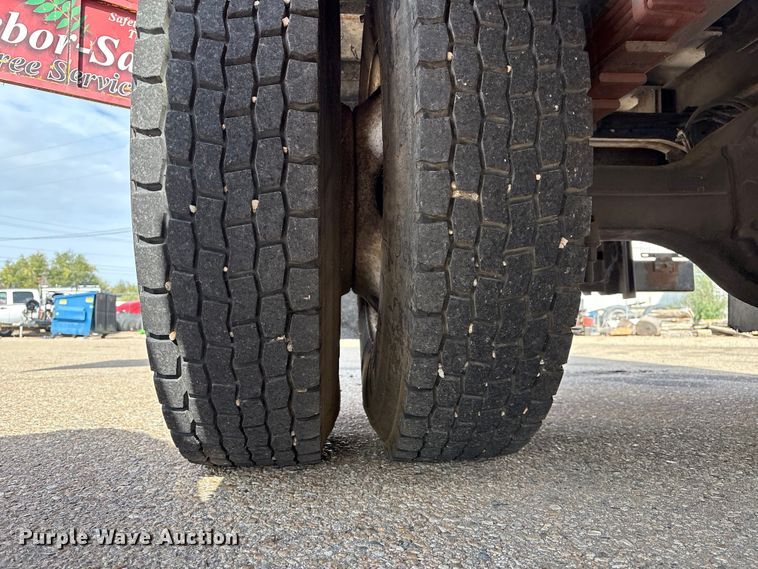 image for item EC8090 2001 Ford F650 Super Duty SuperCab chipper truck