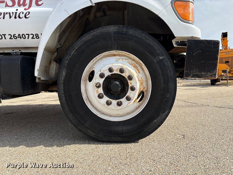 image for item EC8090 2001 Ford F650 Super Duty SuperCab chipper truck