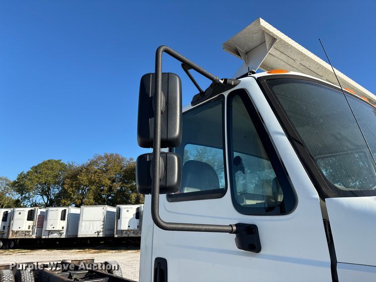 image for item ED2279 2016 International 4300 truck cab and chassis