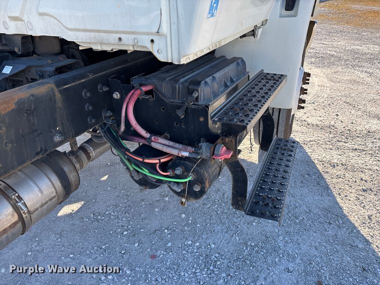 image for item ED2279 2016 International 4300 truck cab and chassis