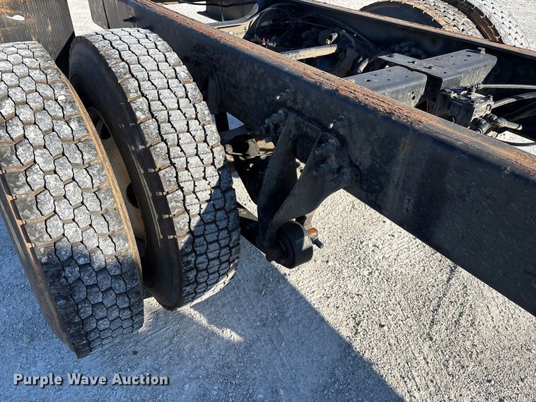 image for item ED2279 2016 International 4300 truck cab and chassis