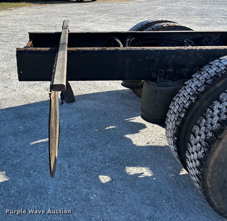 image for item ED2279 2016 International 4300 truck cab and chassis