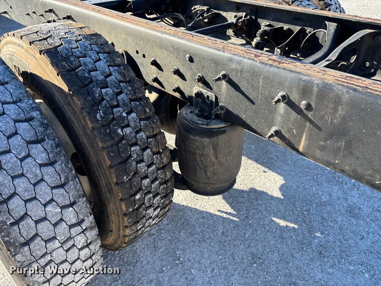 image for item ED2279 2016 International 4300 truck cab and chassis