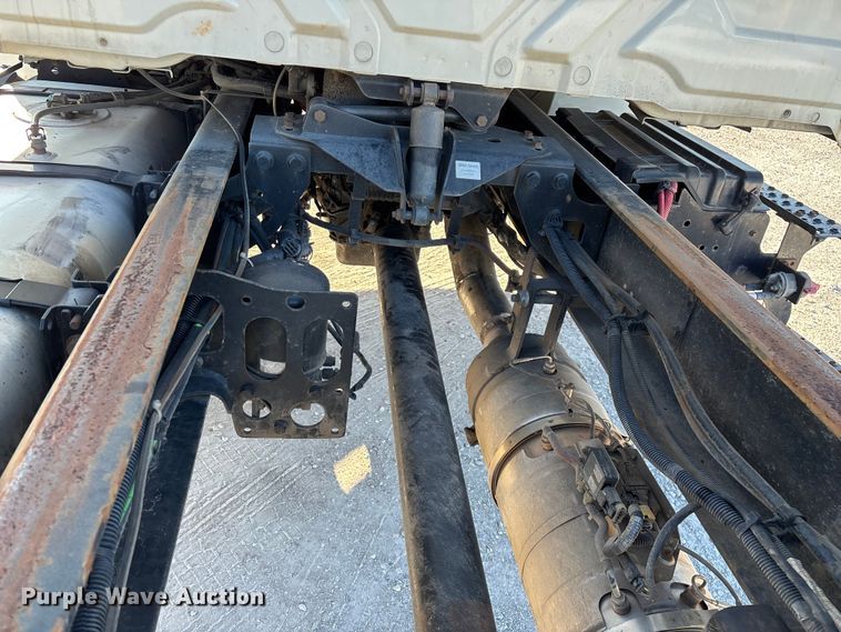 image for item ED2279 2016 International 4300 truck cab and chassis